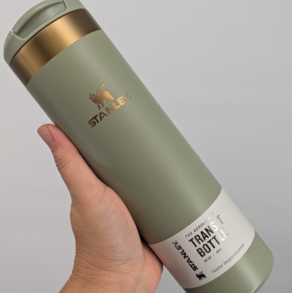 New STANLEY The Aerolight Transit Bottle water cup 20 OZ Juniper Green no spill